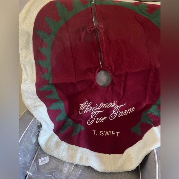 Taylor Swift Other - Taylor Swift Christmas Tree Farm Tree Skirt Holiday Decor RARE CTF Authenic